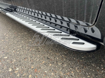 Hyundai Staria Пороги OEM Black